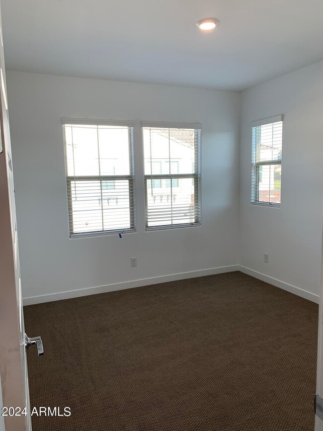 Building Photo - 4077 S Sabrina Dr