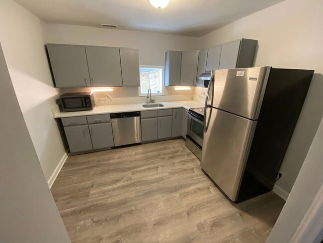 Building Photo - Lovely & Renovated Seton Hill 2bd + den/2b...