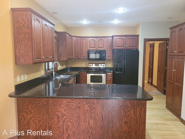 Building Photo - 4 br, 3 bath House - 7301 S Russet Drive