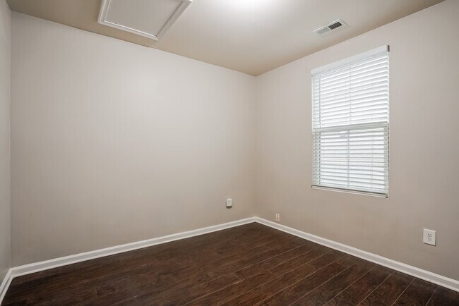 Building Photo - 281 Fieldspar Ln