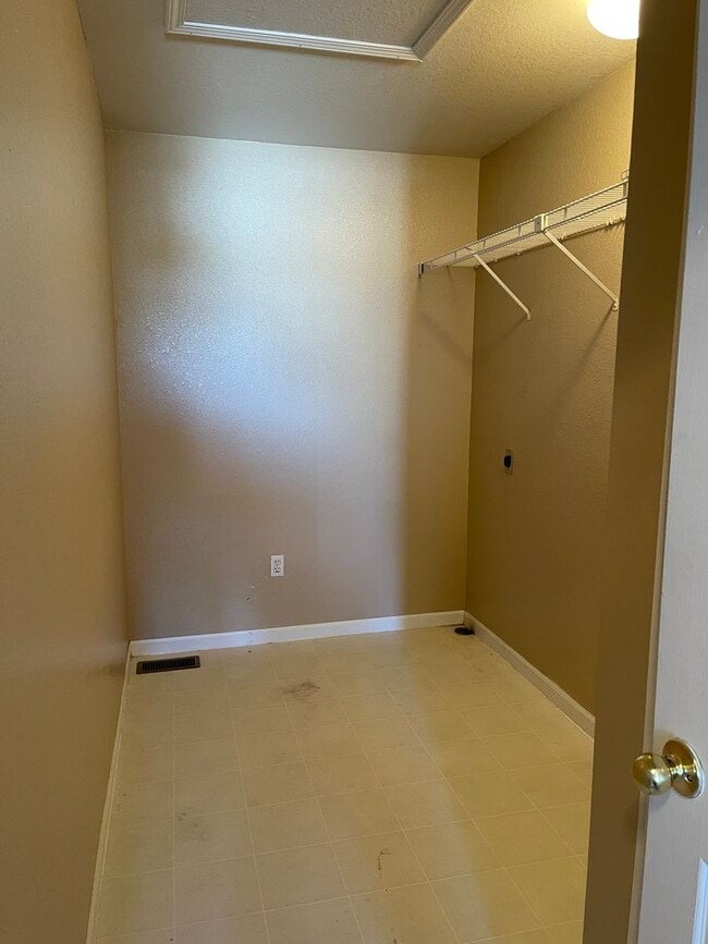 Building Photo - Available February 7th