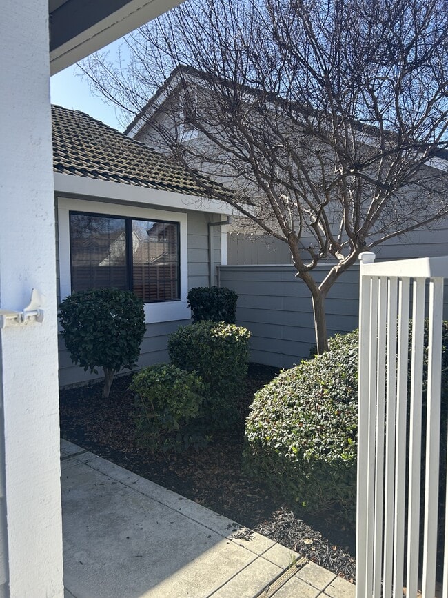 Building Photo - 2252 Southport Ln