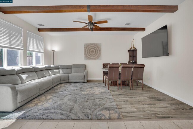 Building Photo - 351 Coolcrest Dr