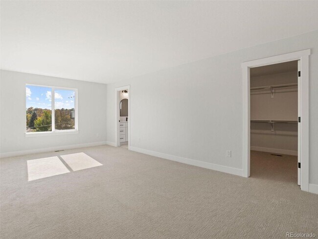 Building Photo - Brand New 4BD, 4BA Half-Duplex in Villa Park