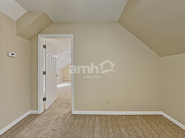 Building Photo - 104 Sunset Dr