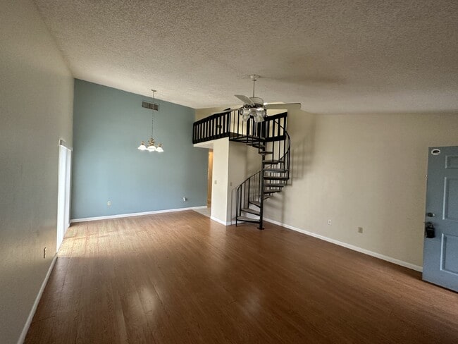 Building Photo - North Lakeland 1/2 Duplex For Rent