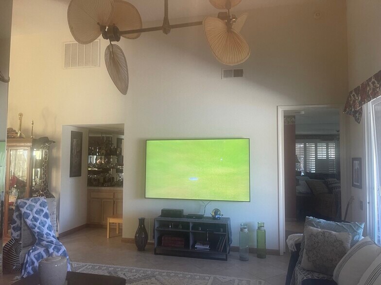 Living Room - 141 Lake Shore Dr