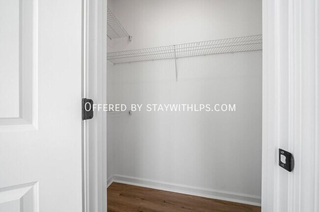 Building Photo - 1571 Court Ave