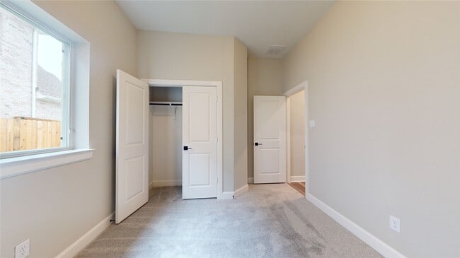 Building Photo - 122 Hazelnut Dr