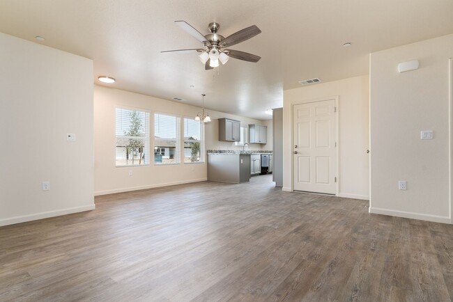 Building Photo - 2467 Oakmont Cir