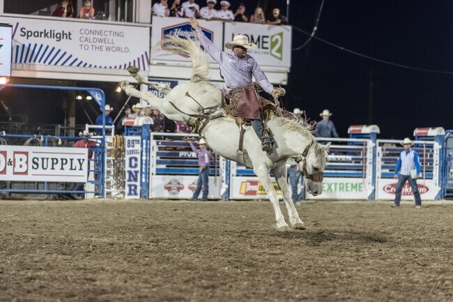 Building Photo - 16901 Carmichael Ave