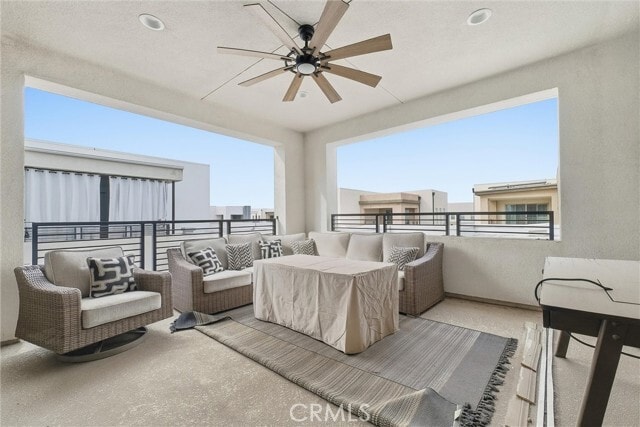 Building Photo - 155 Spectacle