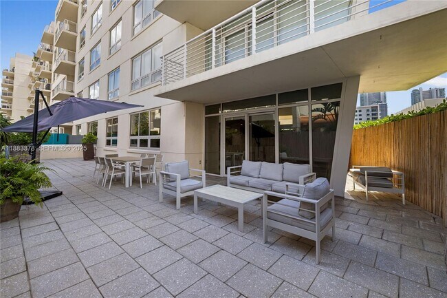 Building Photo - 3250 NE 1st Ave