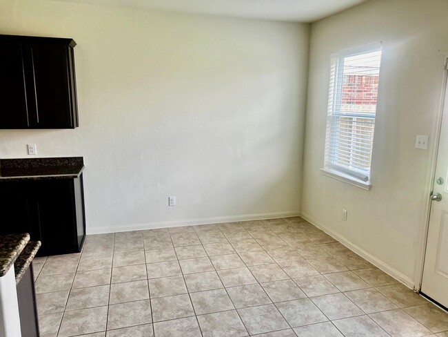 Building Photo - 6159 El Oro Dr