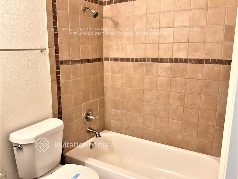 Building Photo - 1803 Shoreline Dr
