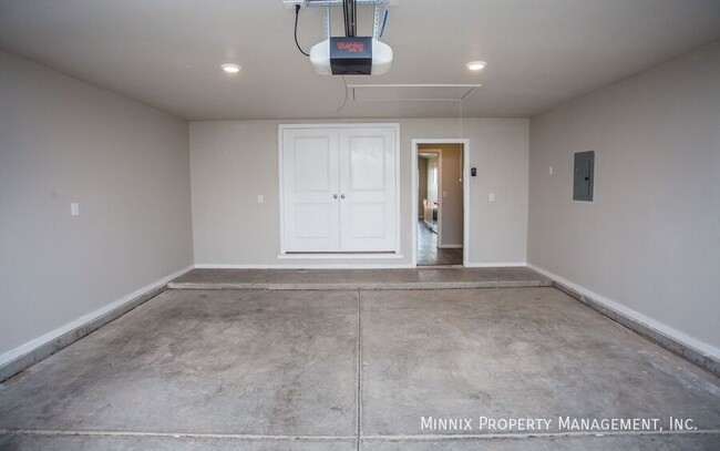 Building Photo - 2124 N Texas Ave