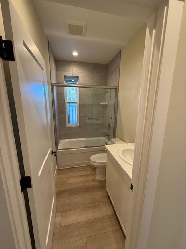 Building Photo - Newer Construction, Spacious and comfortable Rural Home Close to town