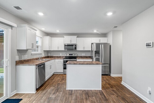 Building Photo - Newer Home in Reedy Fork, So Many Upgrades, SS Appliance, Loft, Garage, Fenced!