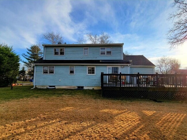 Building Photo - 67 Plum St