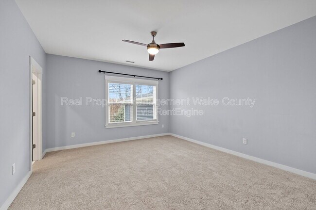 Building Photo - 410 Triumph Ln