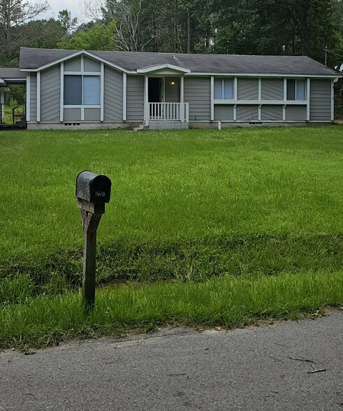Primary Photo - 1610 Birdsong Rd