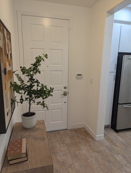 Building Photo - 7100 Playa Vista Dr