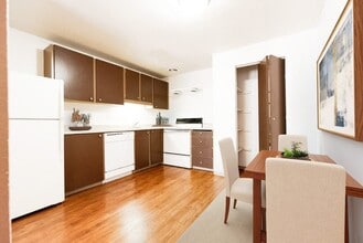 Building Photo - Harbor Oaks