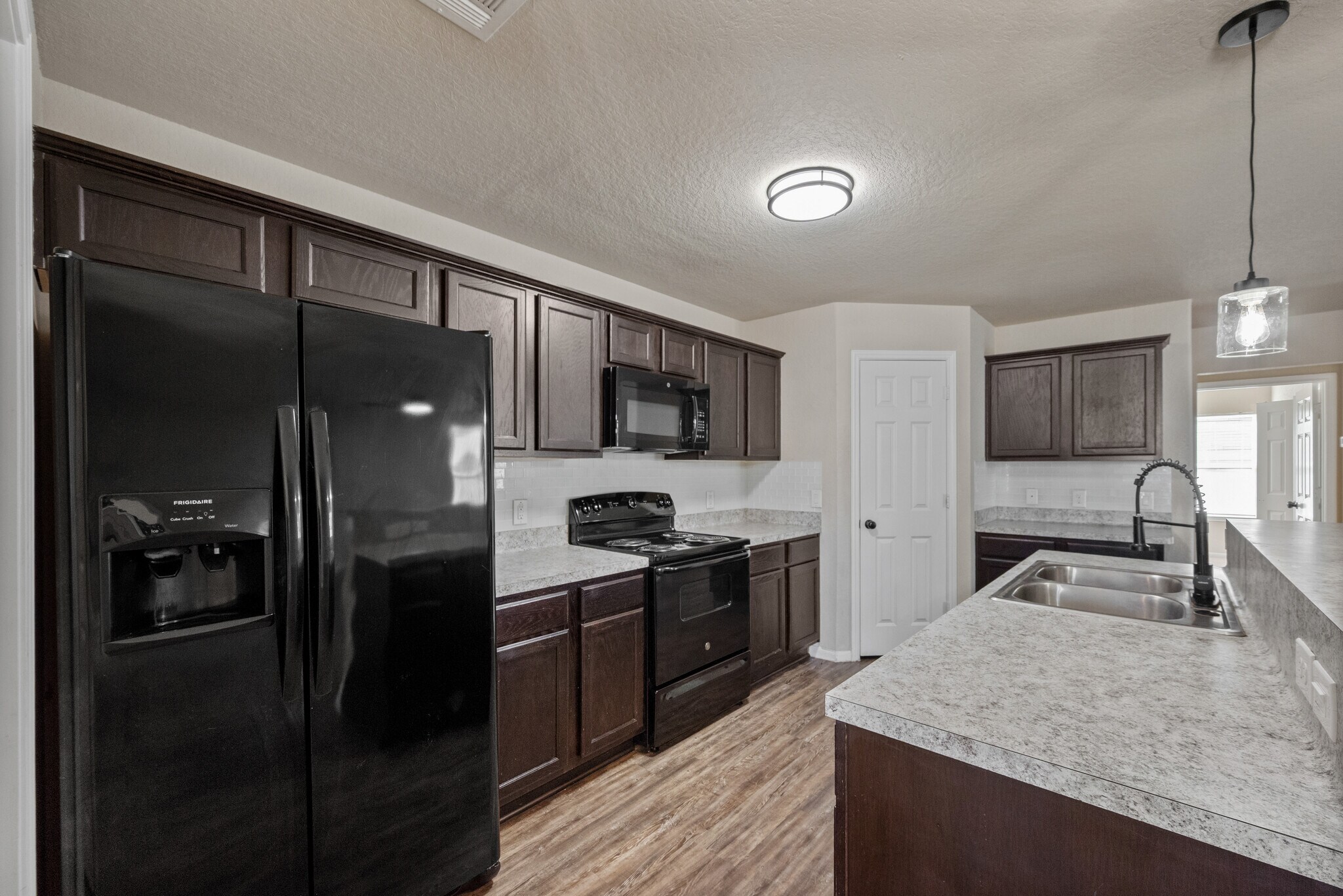 Building Photo - 16649 E Forrestal