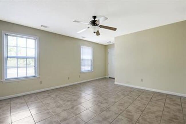 Building Photo - 38 Webb Ct NE