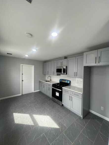 Building Photo - 50 9th Ave