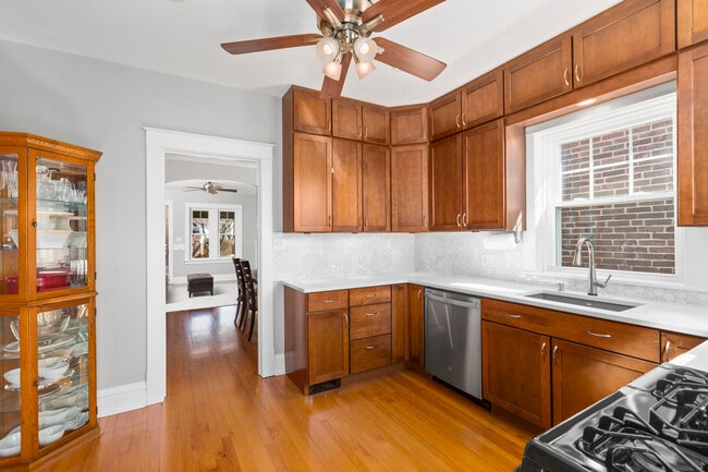 Building Photo - 5504 Itaska St