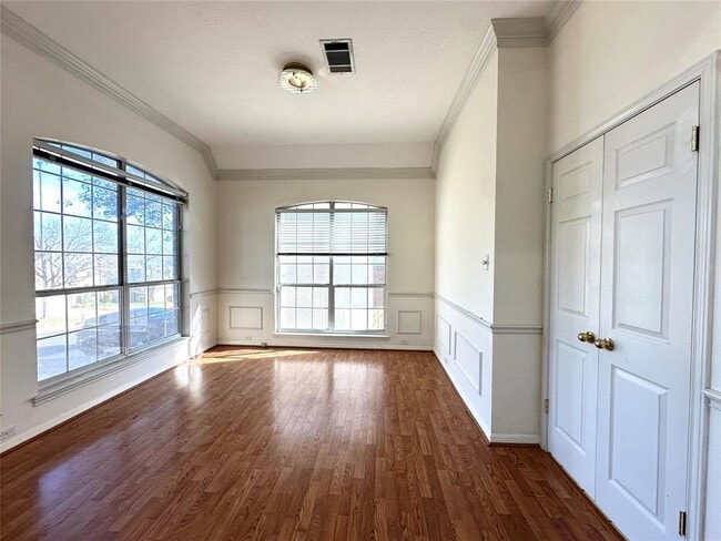 Building Photo - 10305 Open Gate Dr