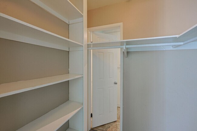 Building Photo - 1 Bed / 1 Bath Condo Near Cowles Mountain – Move-In Special!