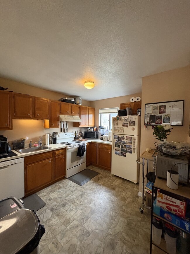 Building Photo - 51 The Brook