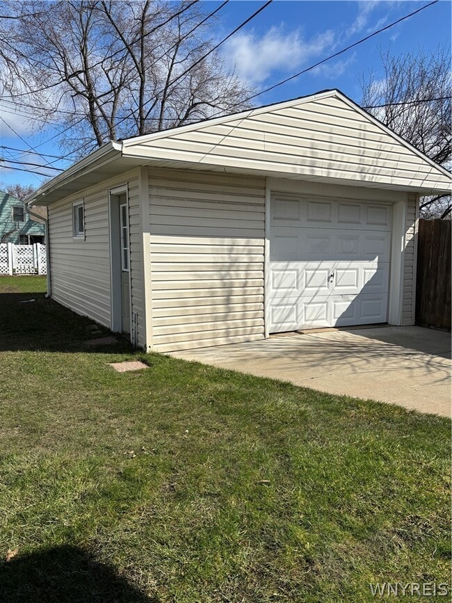 Building Photo - 42 Kerr Ave