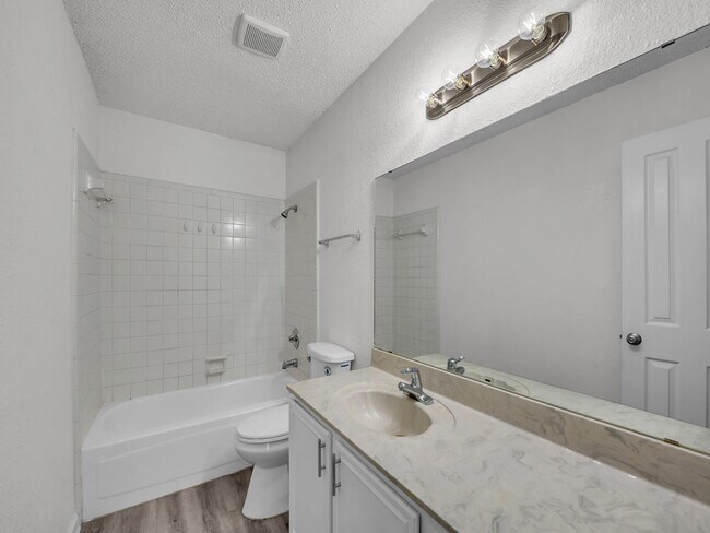 Building Photo - 307 Illinois Dr