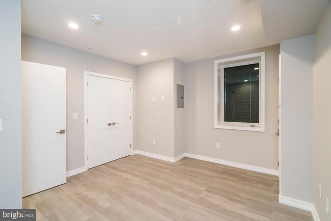 Building Photo - 1430 Clymer St