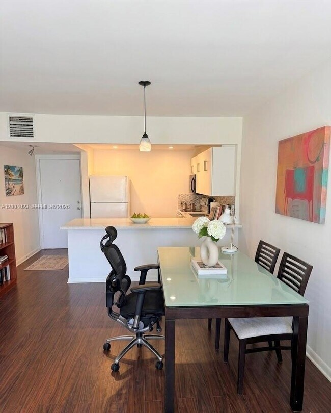 Building Photo - 100 Edgewater Dr