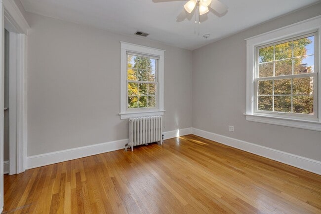 Building Photo - 4 Bed 4 Bath - Bethesda Expanded Colonial - One Car Garage