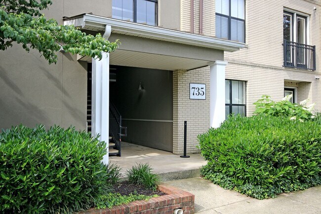 Building Photo - Pet-Friendly 1BR Condo in Walker Square – Walk to UVA Medical Center