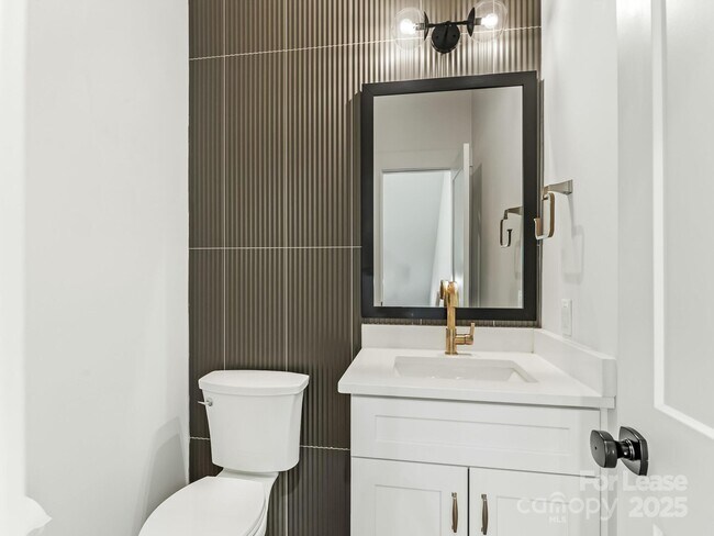 Building Photo - 1310 N Davidson St