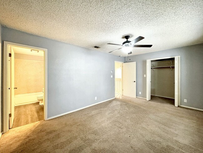 Building Photo - Cozy Townhome in Vista View