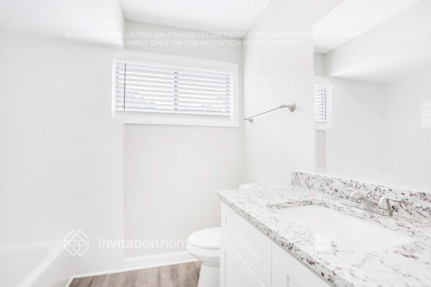 Building Photo - 2305 Verna Dr