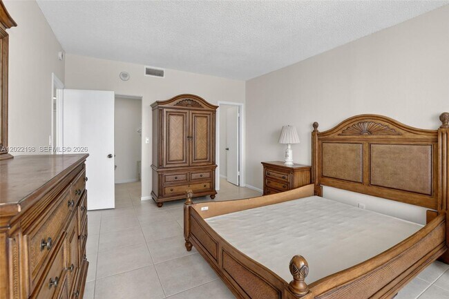 Building Photo - 1817 S Ocean Dr
