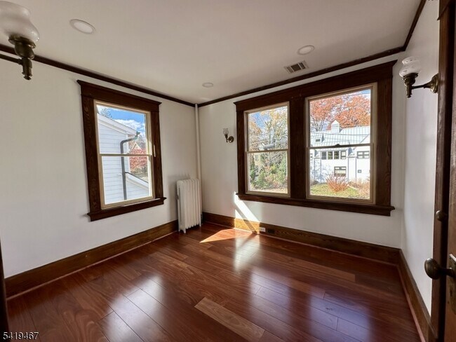 Building Photo - 12 Maple Ave