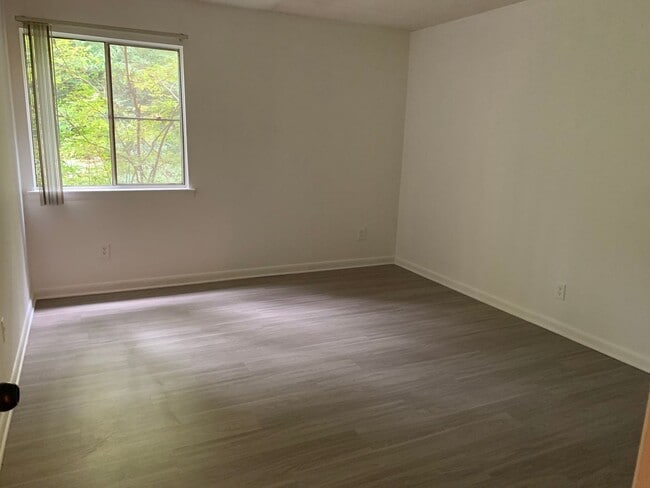 Building Photo - MAY 2025 RENT FREE--LOCATED NEAR CRABTREE-...