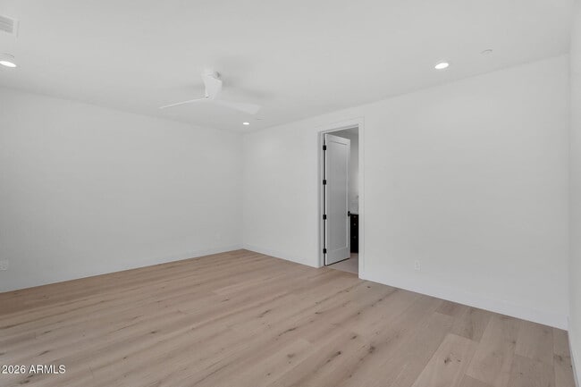 Building Photo - 6975 North 39th Pl