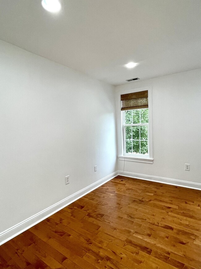 Building Photo - 1656 Kramer St NE
