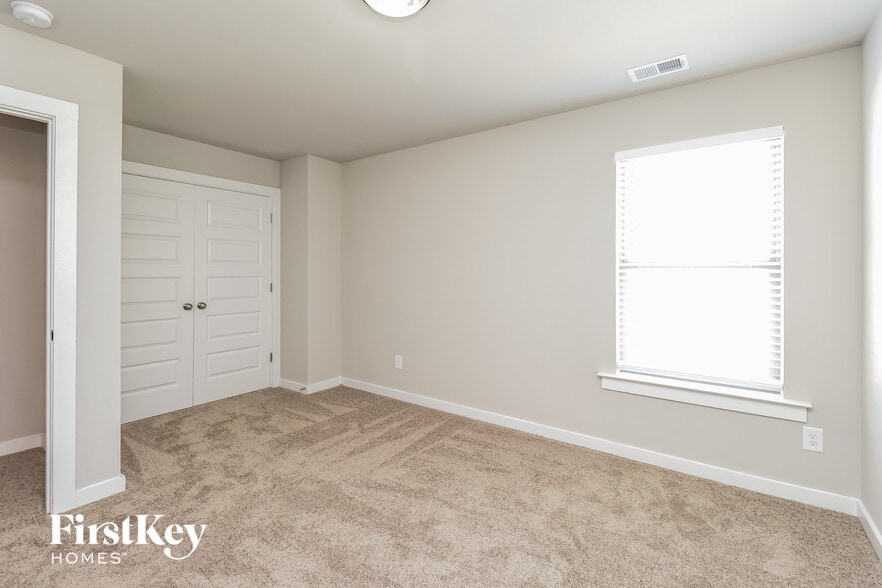 Building Photo - 320 Ridgeview Cir