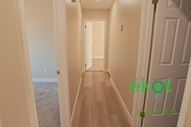 Building Photo - Spacious 5 Bedroom Home in Cottonwood Heights